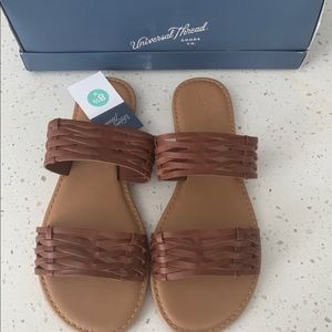 Universal Thread Sandals